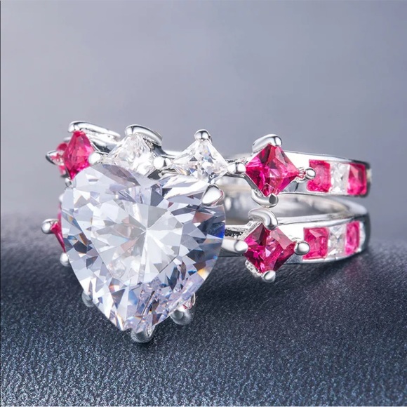 14k white gold heart diamond ring - Picture 2 of 4